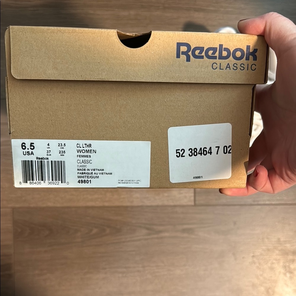 Reebok Classic Leathers with Gum Sole - Picture 8 of 8